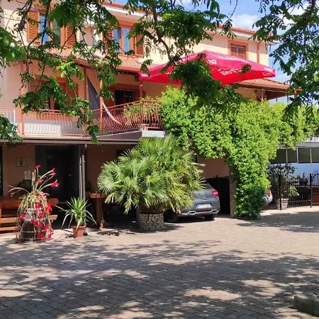 Skofije Ob Parenzani Apartamento *