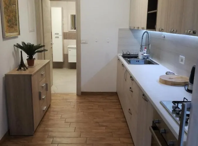 Skofije Ob Parenzani * Spodnje Skofije