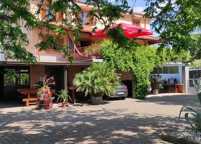 Skofije Ob Parenzani Appartamento *